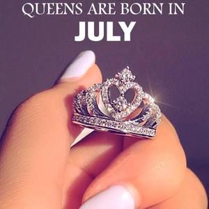 Meet your Posher, Mona